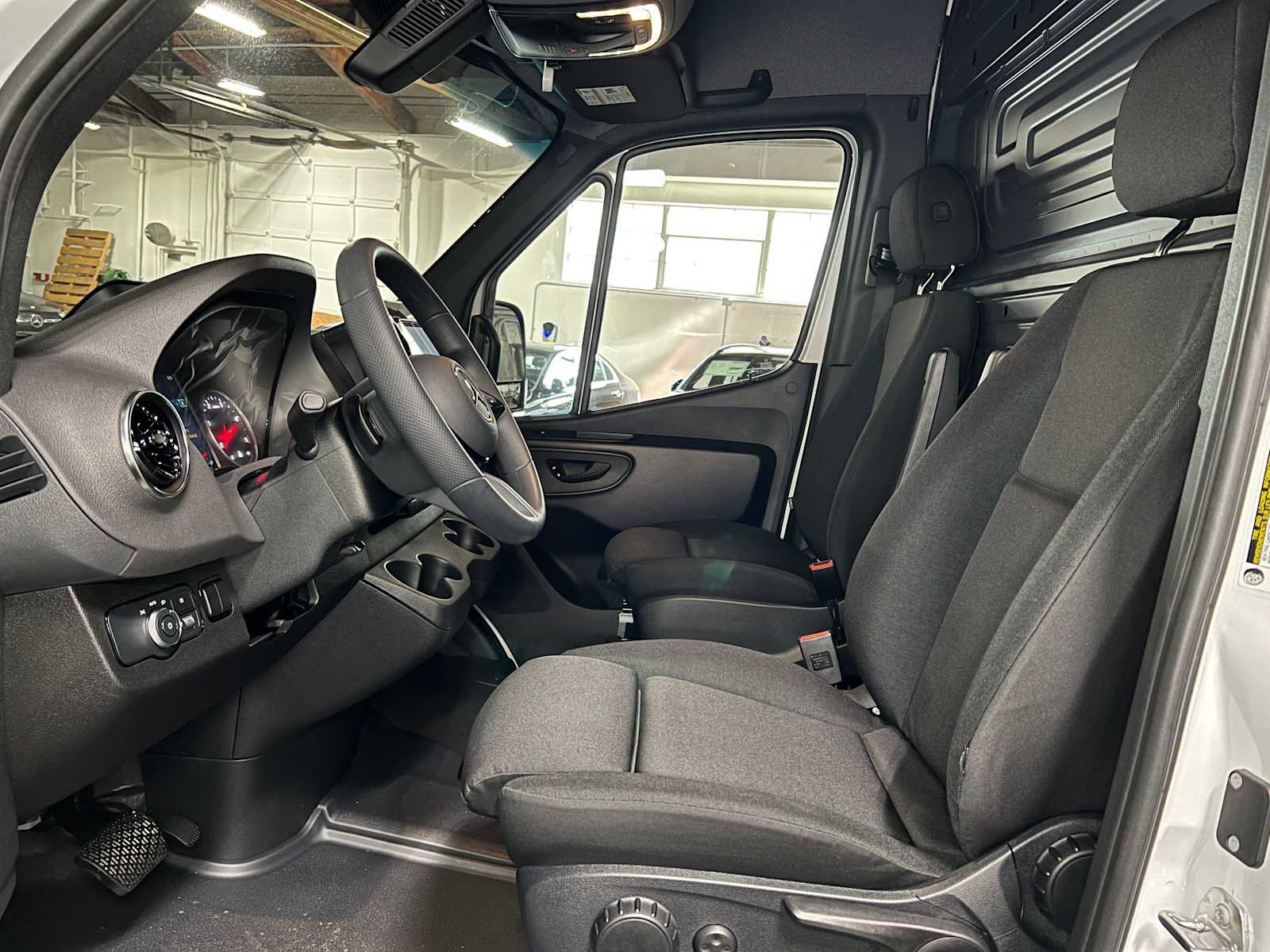 Used 2025 Mercedes-Benz Sprinter 2500 image 22