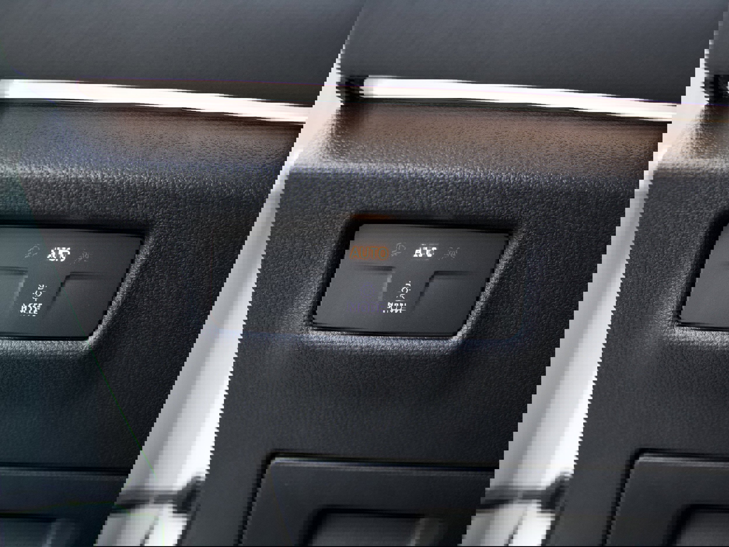 New 2025 Volkswagen Tiguan SE image 14