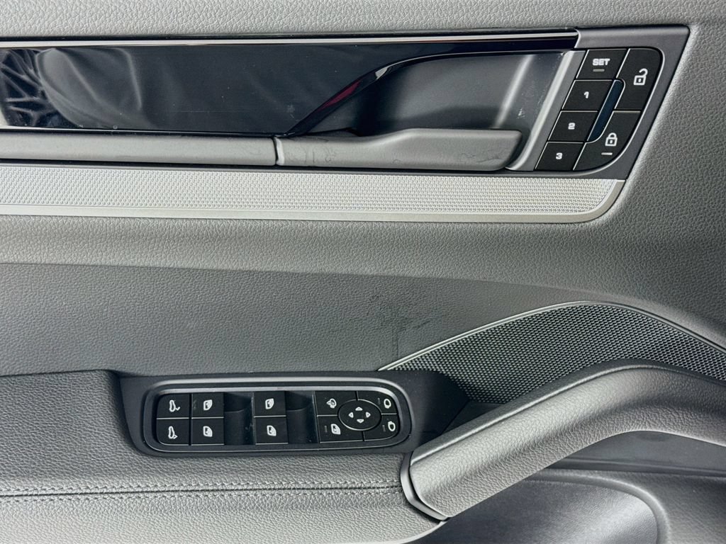 New 2026 Porsche Cayenne Coupe AWD/4WD image 11