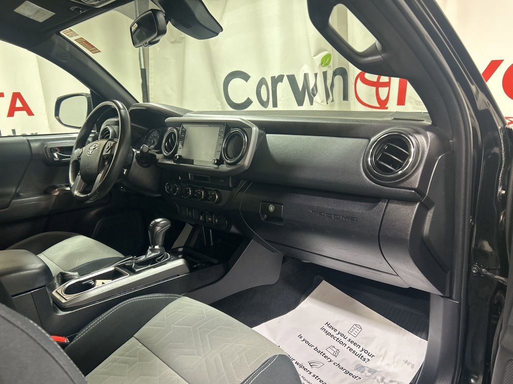 Used 2022 Toyota Tacoma TRD Off-Road AWD/4WD image 12