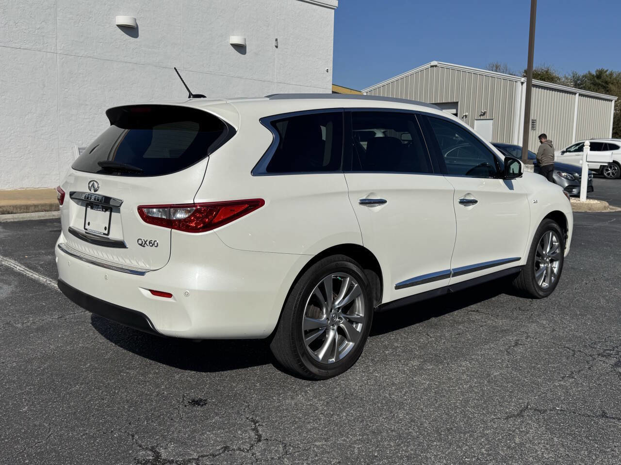 Used 2015 INFINITI QX60 AWD w/ Deluxe Touring Package image 6