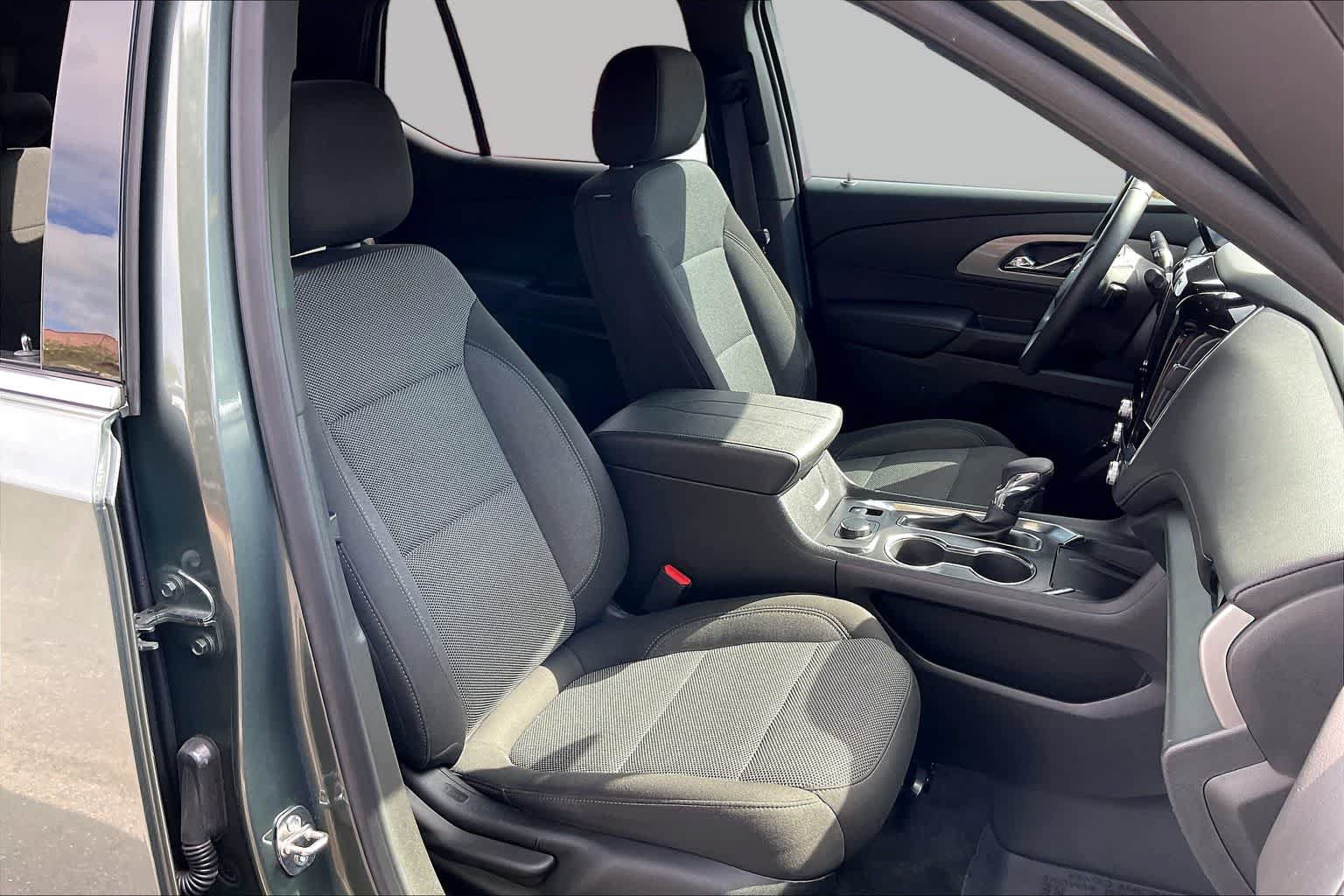 Used 2023 Chevrolet Traverse LT FWD image 8