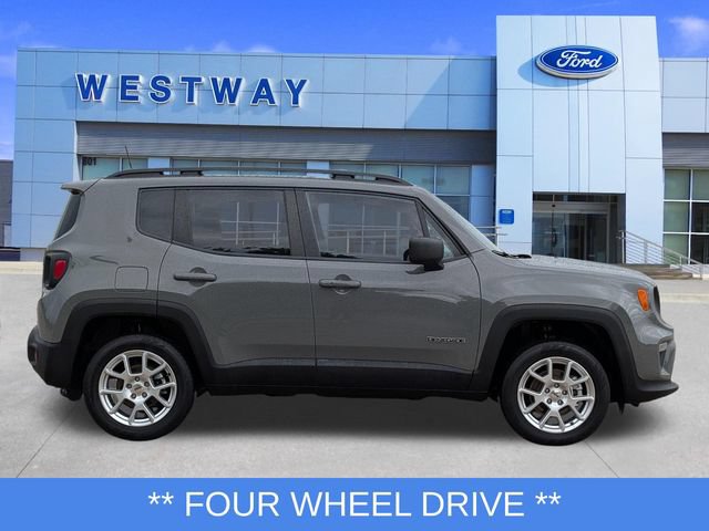 Used 2022 Jeep Renegade Latitude w/ Convenience Group AWD/4WD image 2