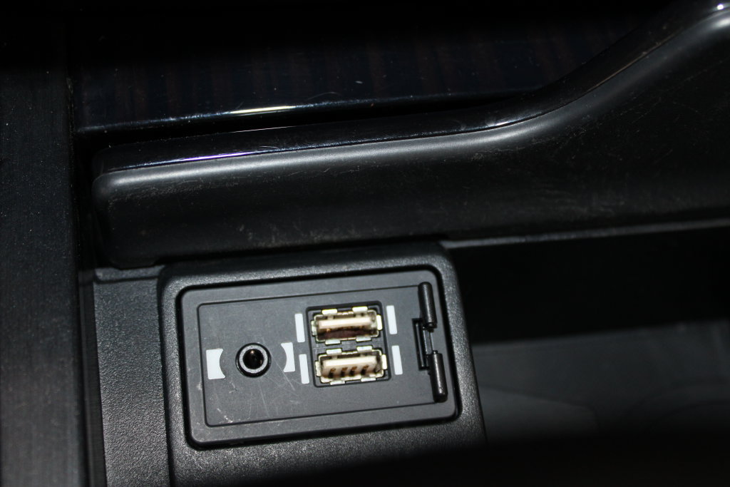Used 2020 Lexus ES 300h w/ Accessory Package FWD image 37