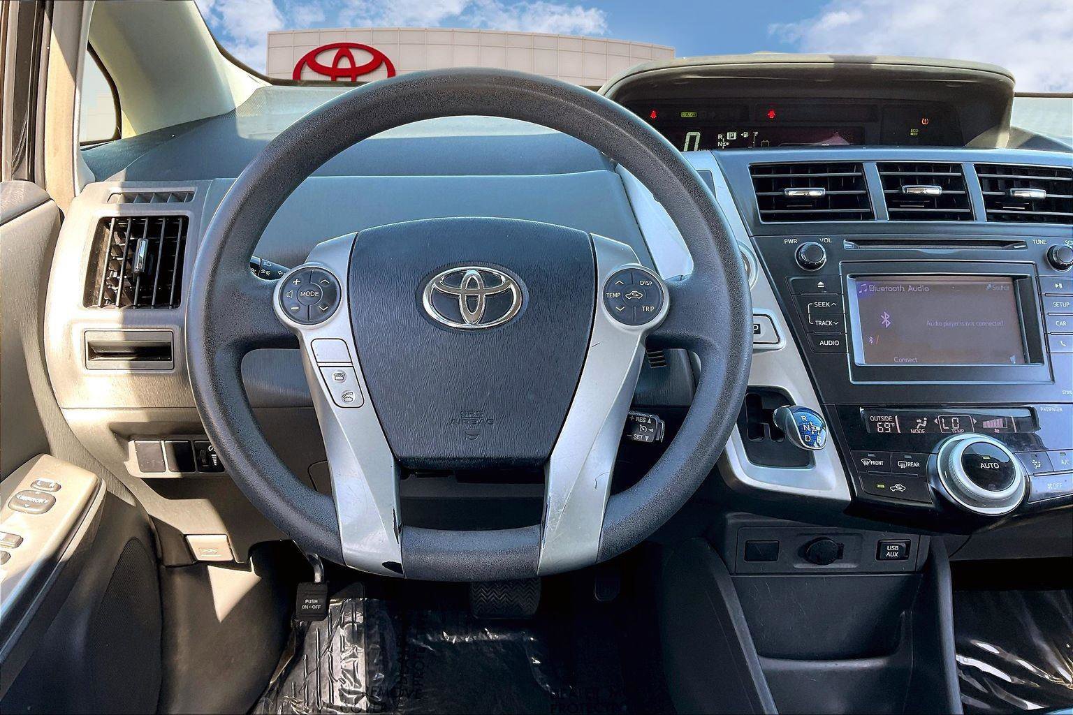 Used 2014 Toyota Prius V Two image 5