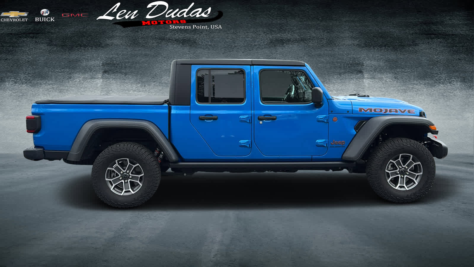 Used 2024 Jeep Gladiator Mojave w/ Technology Group AWD/4WD image 5