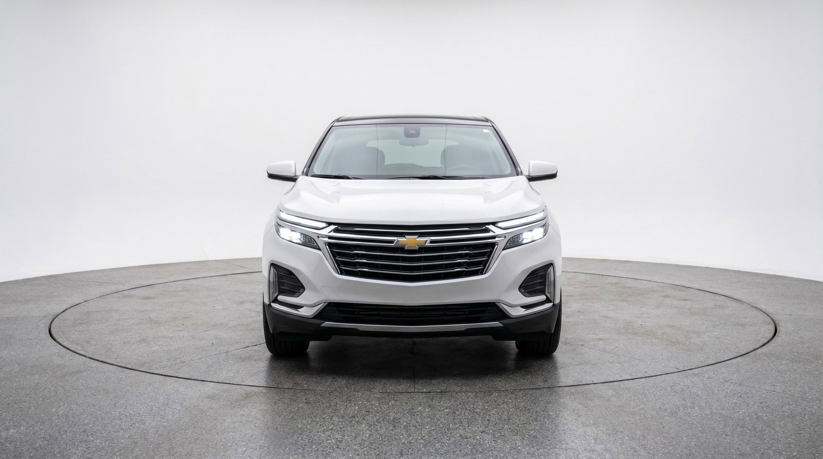 Used 2025 Chevrolet Equinox LT FWD image 2