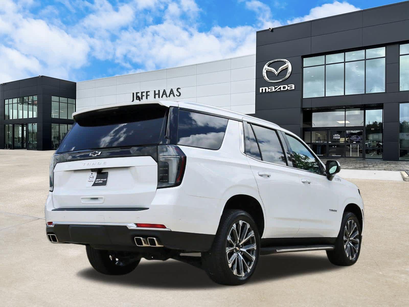 Used 2025 Chevrolet Tahoe High Country AWD/4WD image 3