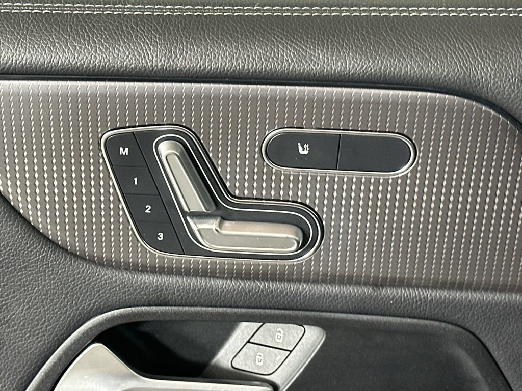 Used 2023 Mercedes-Benz GLB 250 image 11