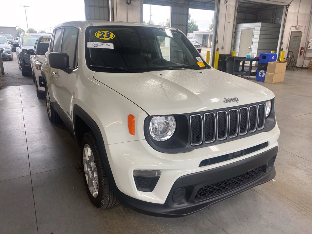 Used 2023 Jeep Renegade Latitude AWD/4WD image 1