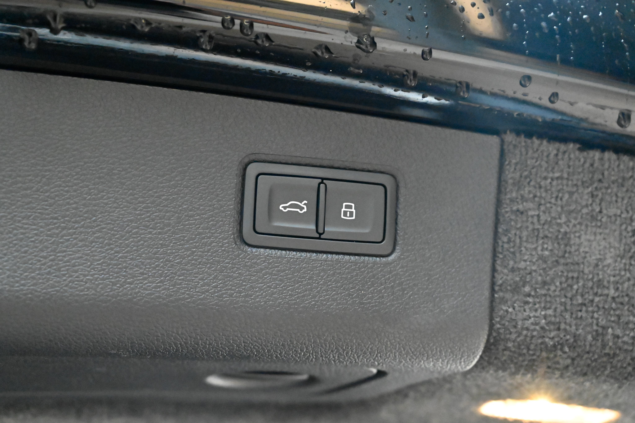 Used 2025 Bentley Bentayga AWD/4WD image 46