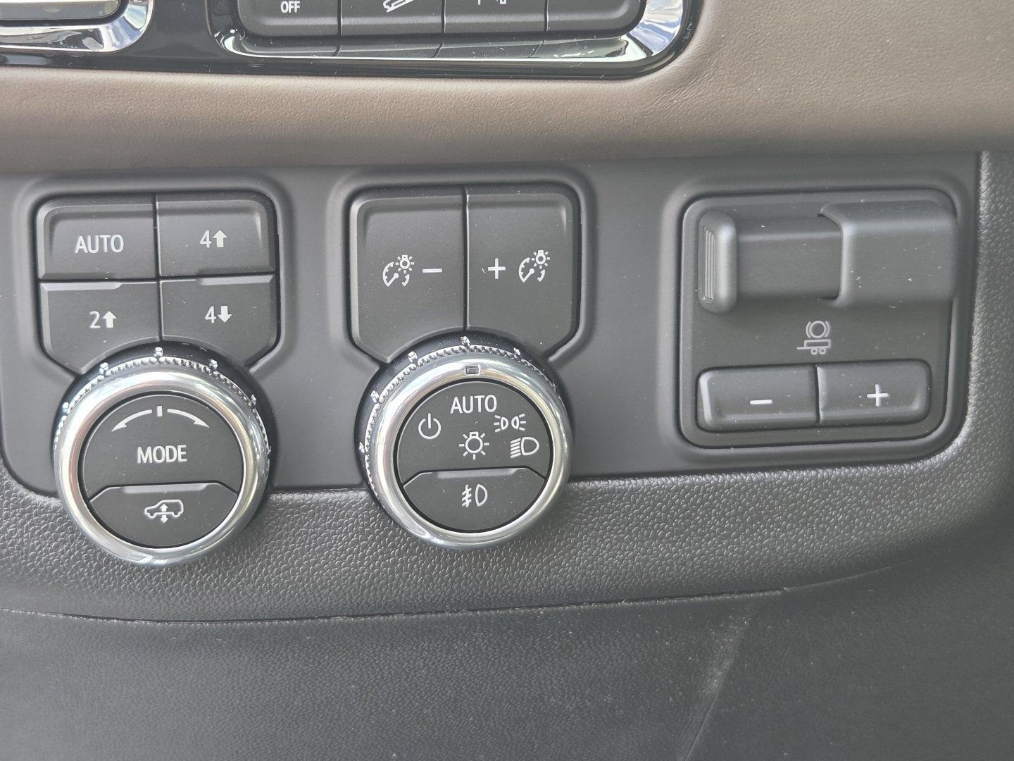 New 2026 GMC Yukon XL Denali Ultimate AWD/4WD image 36