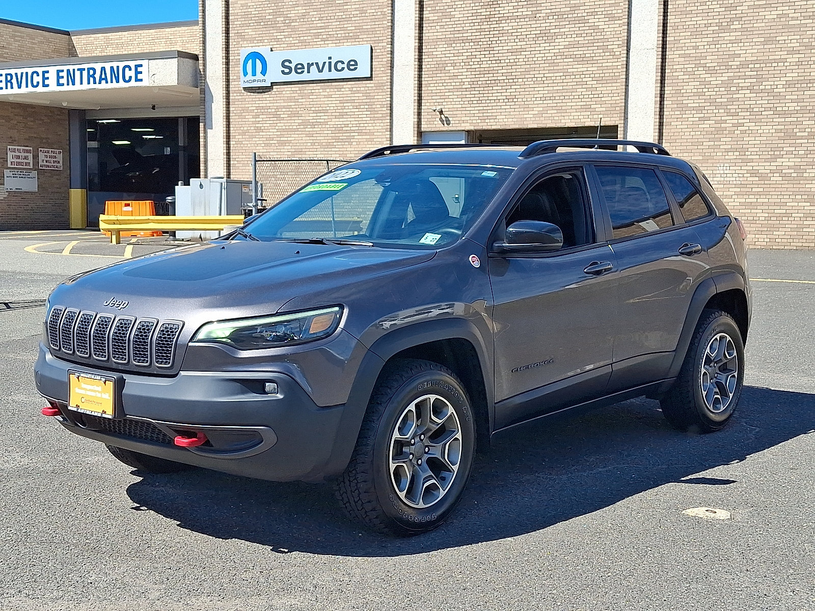Used 2022 Jeep Cherokee Trailhawk w/ Comfort/Convenience Group AWD/4WD image 3