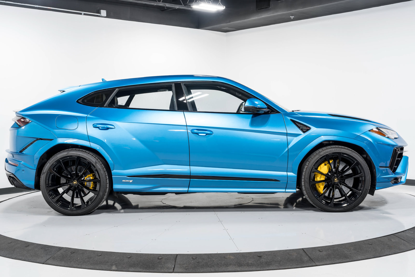 Used 2024 Lamborghini Urus S AWD/4WD image 2