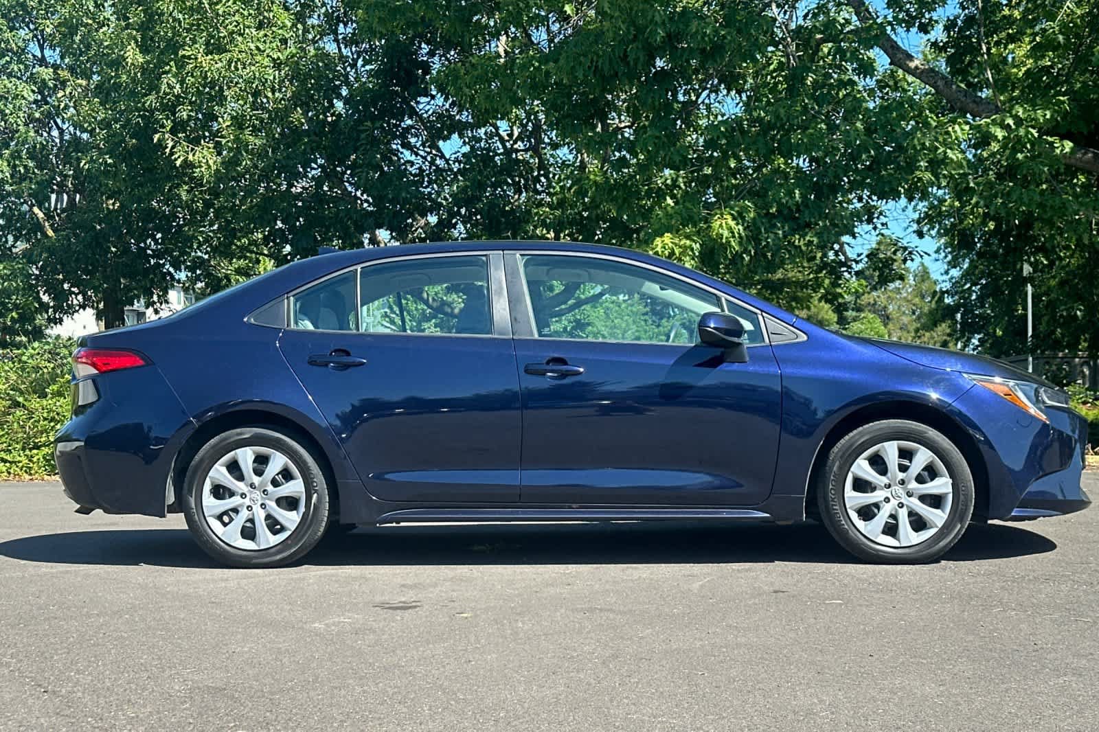Used 2022 Toyota Corolla LE FWD image 8