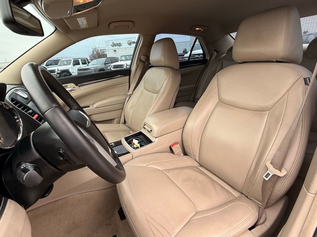 Used 2014 Chrysler 300 image 11