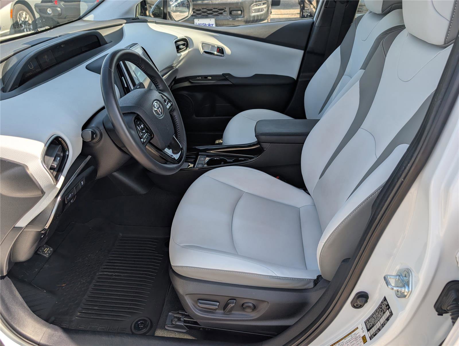 Used 2021 Toyota Prius Prime XLE image 16