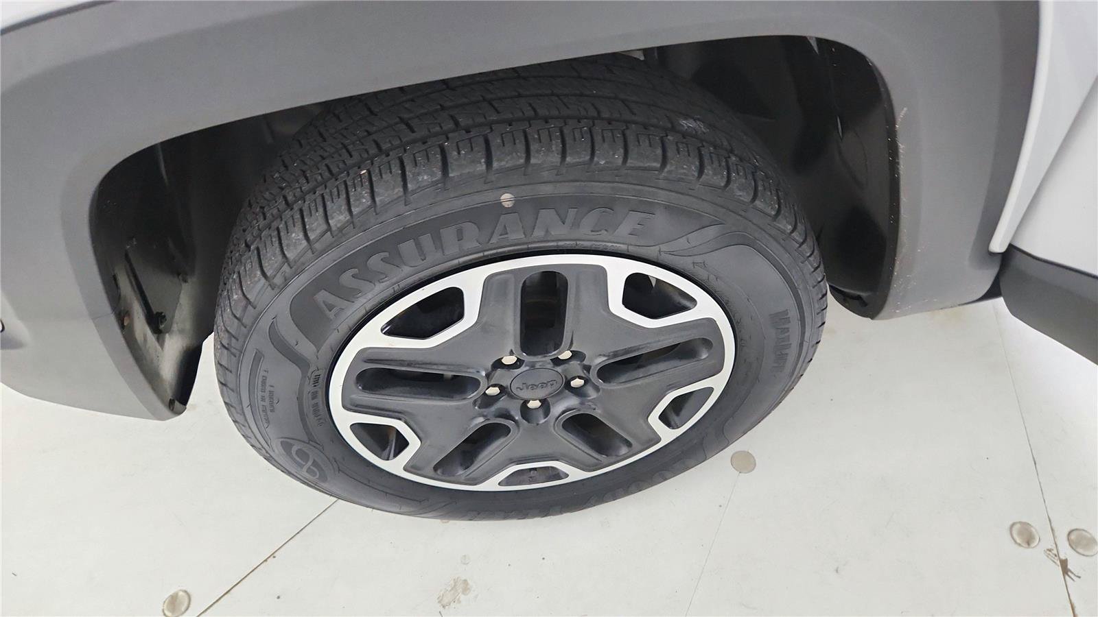 Used 2016 Jeep Renegade Trailhawk AWD/4WD image 34