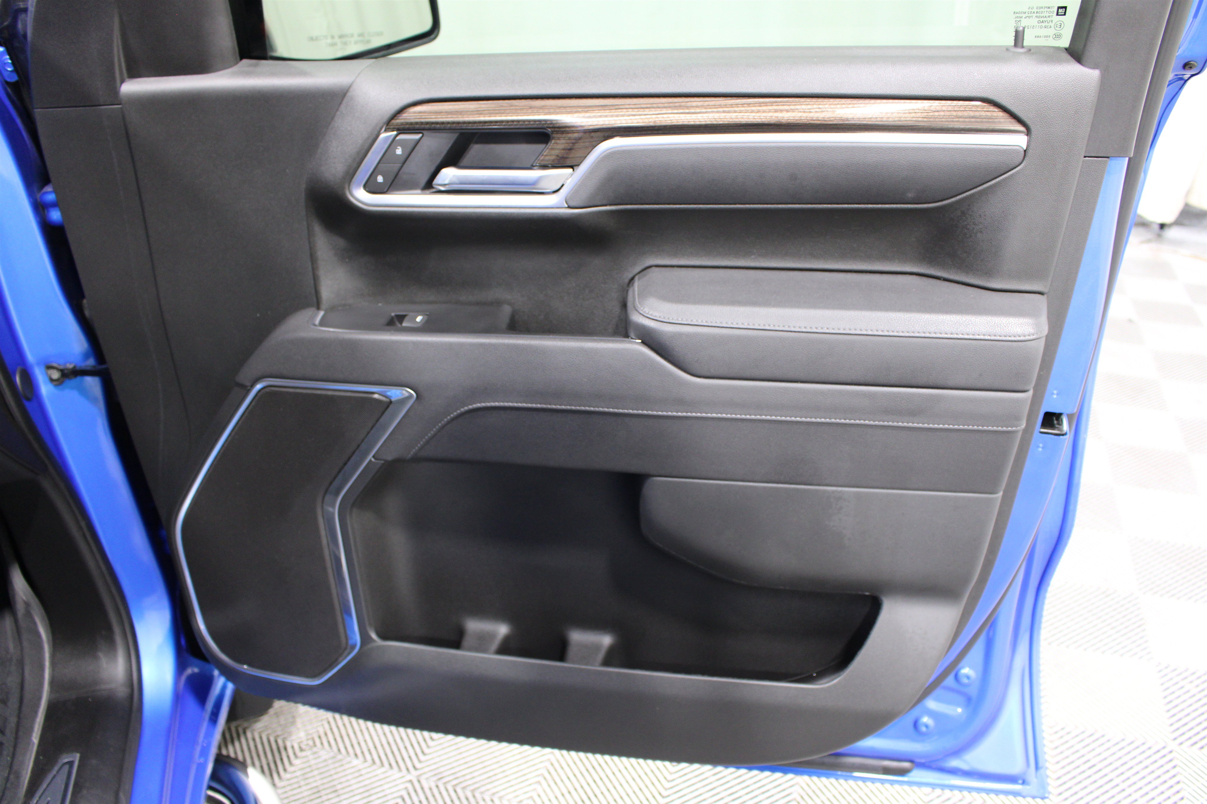Used 2025 Chevrolet Silverado 1500 LT AWD/4WD image 27
