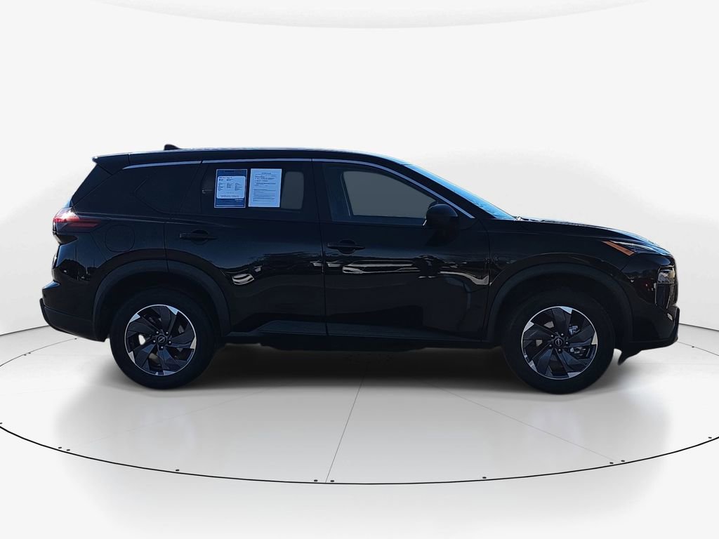 Used 2025 Nissan Rogue SV image 3