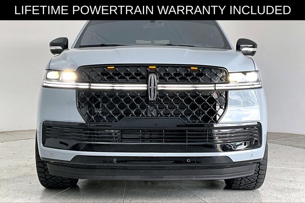 Used 2025 Lincoln Navigator Reserve w/ Jet Appearance Package image 5