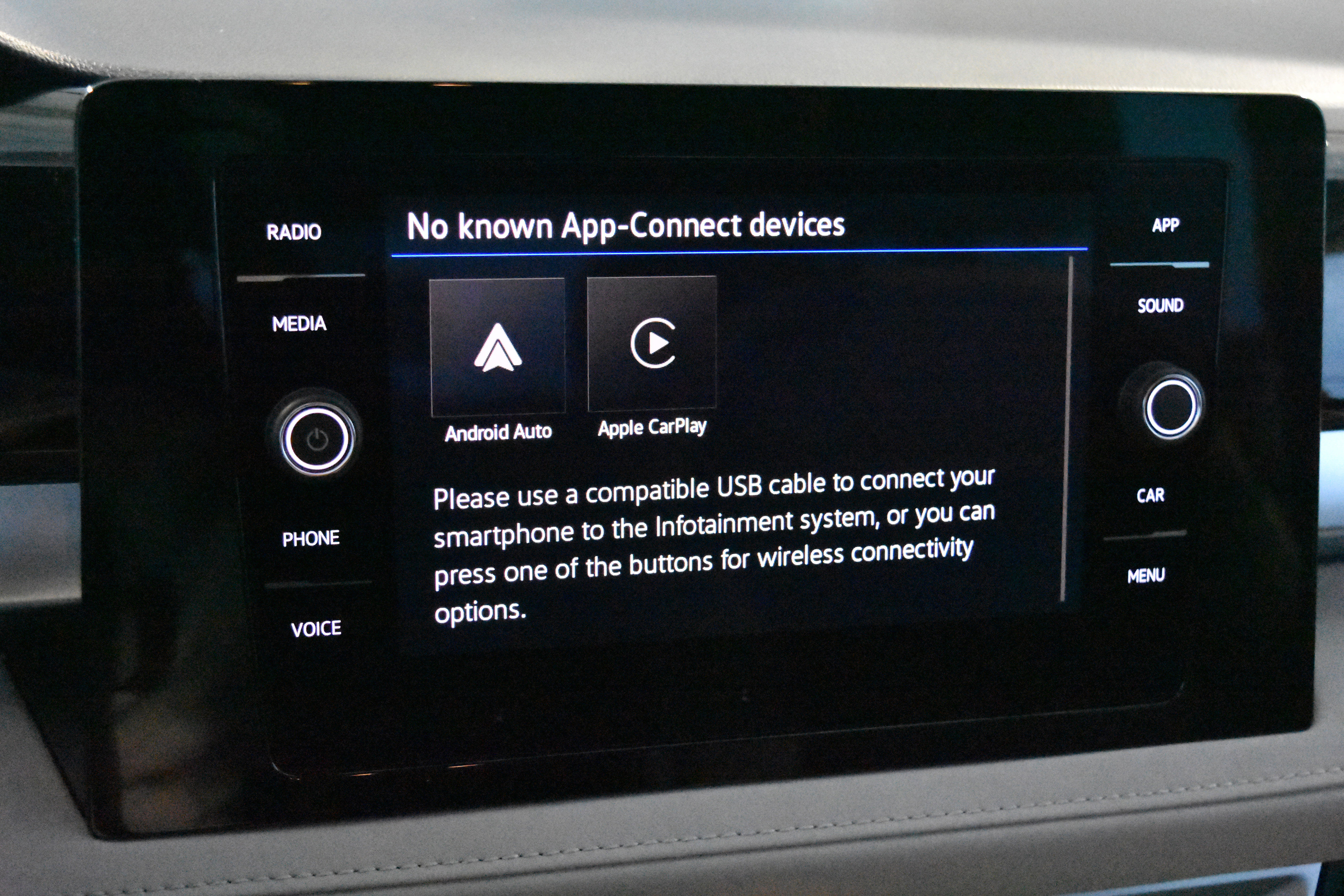 New 2026 Volkswagen Taos SE image 8