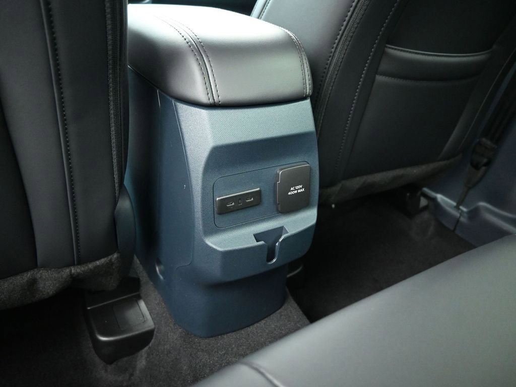 New 2025 Ford Maverick Lariat w/ Black Appearance Package image 19