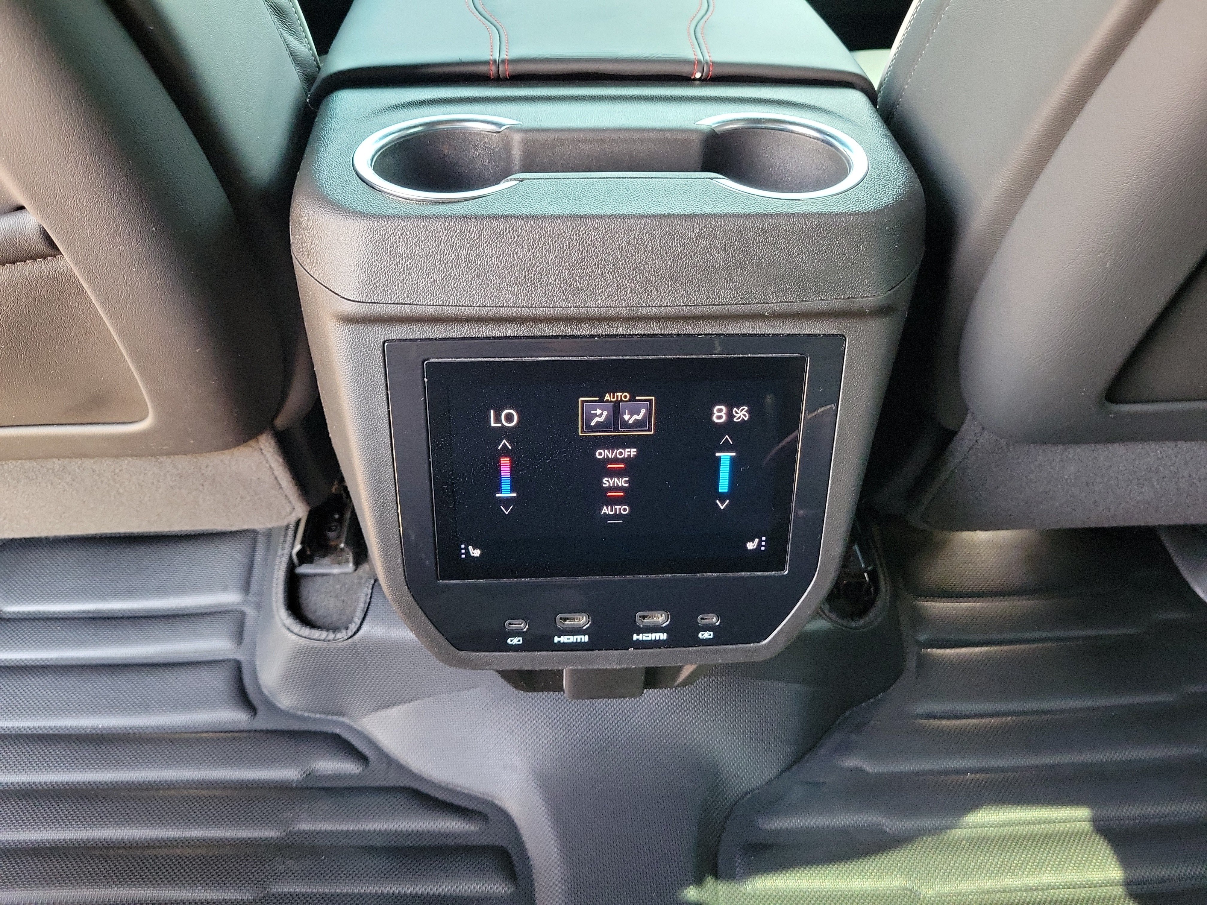 Used 2025 GMC Yukon XL AT4 Ultimate AWD/4WD image 11