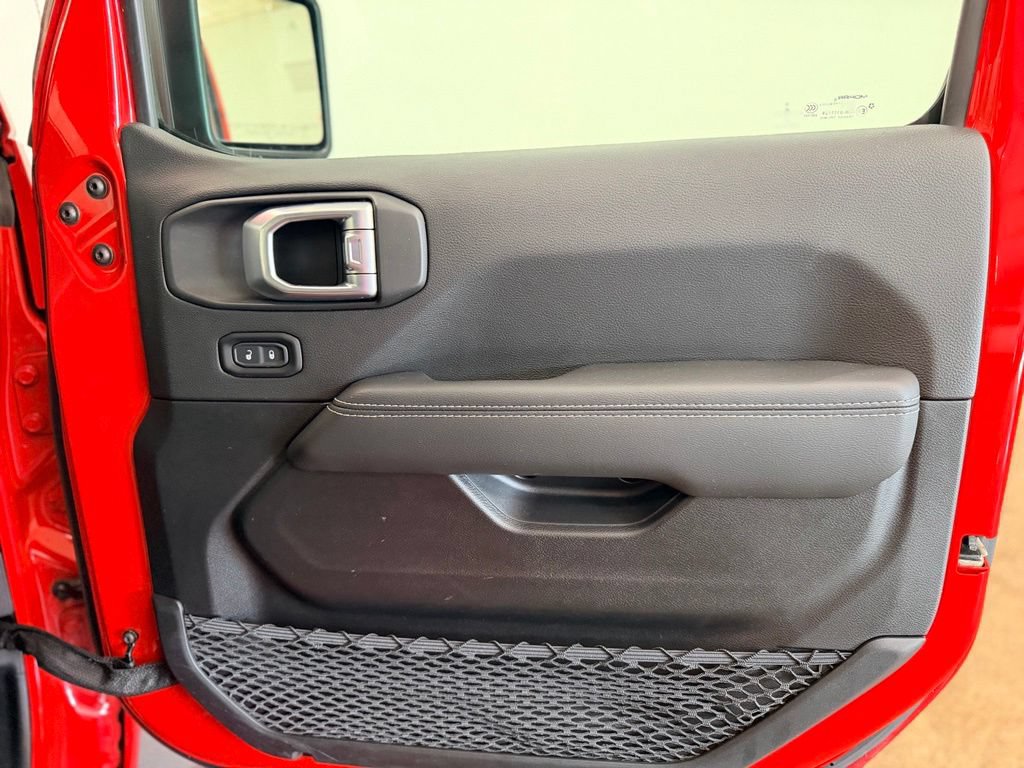 Used 2021 Jeep Wrangler Unlimited Sahara w/ Uconnect 4C Nav & Sound Group AWD/4WD image 19