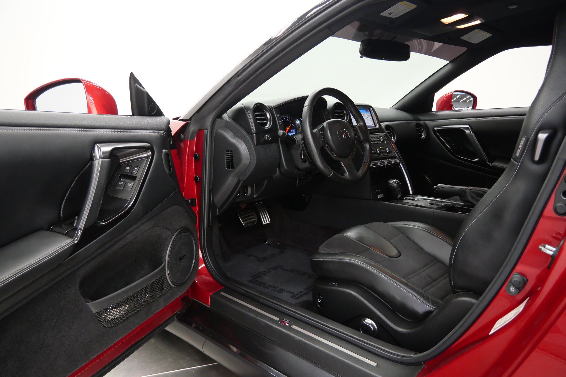 Used 2015 Nissan GT-R Premium AWD/4WD image 21