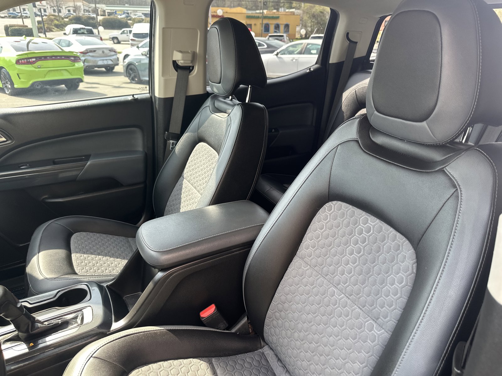 Used 2018 Chevrolet Colorado Z71 AWD/4WD image 22