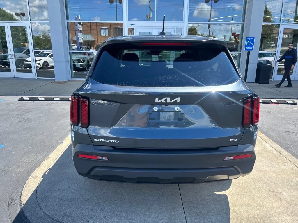 Used 2023 Kia Sorento LX AWD/4WD image 6