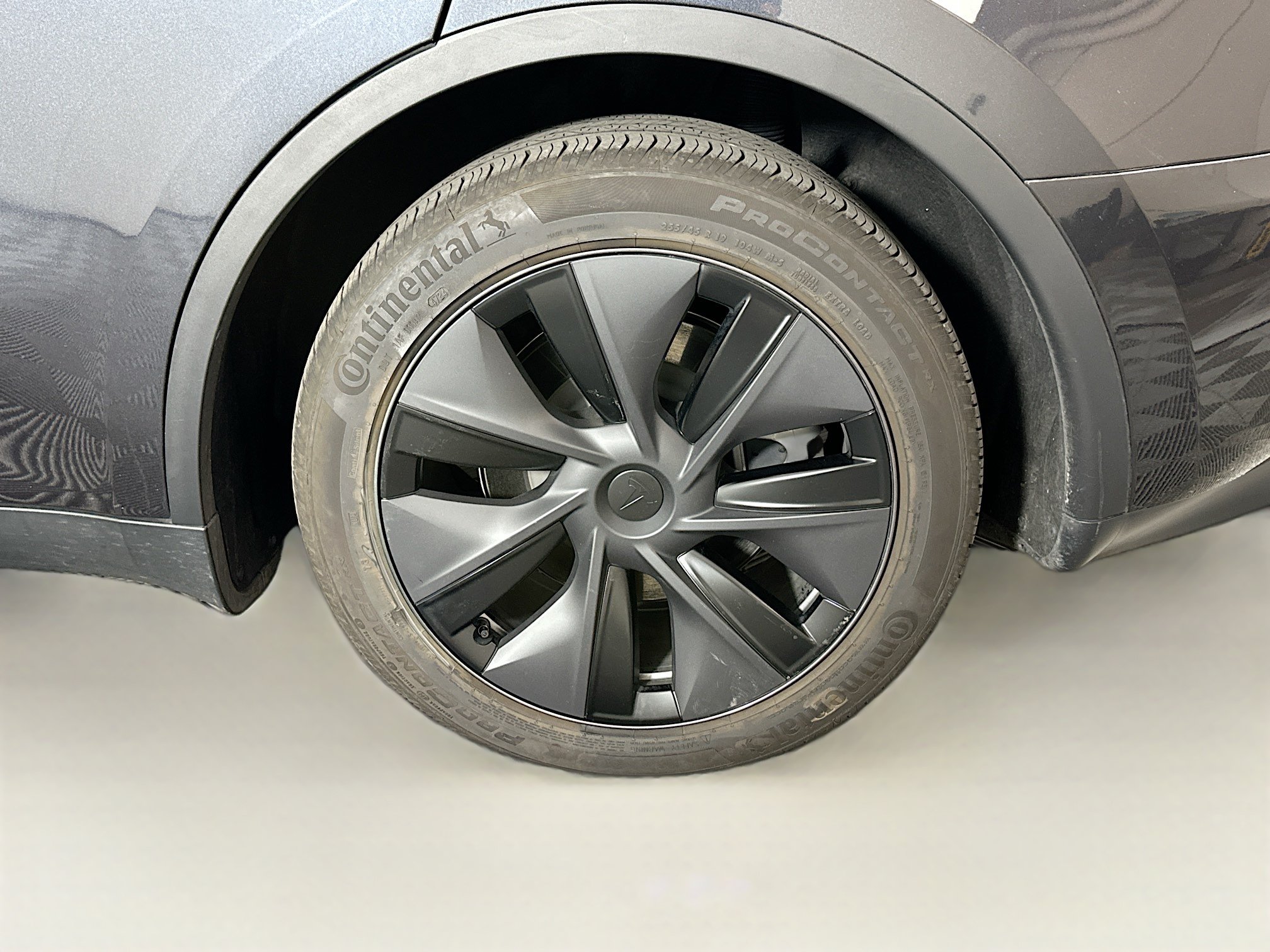 Used 2025 Tesla Model Y Long Range RWD image 11
