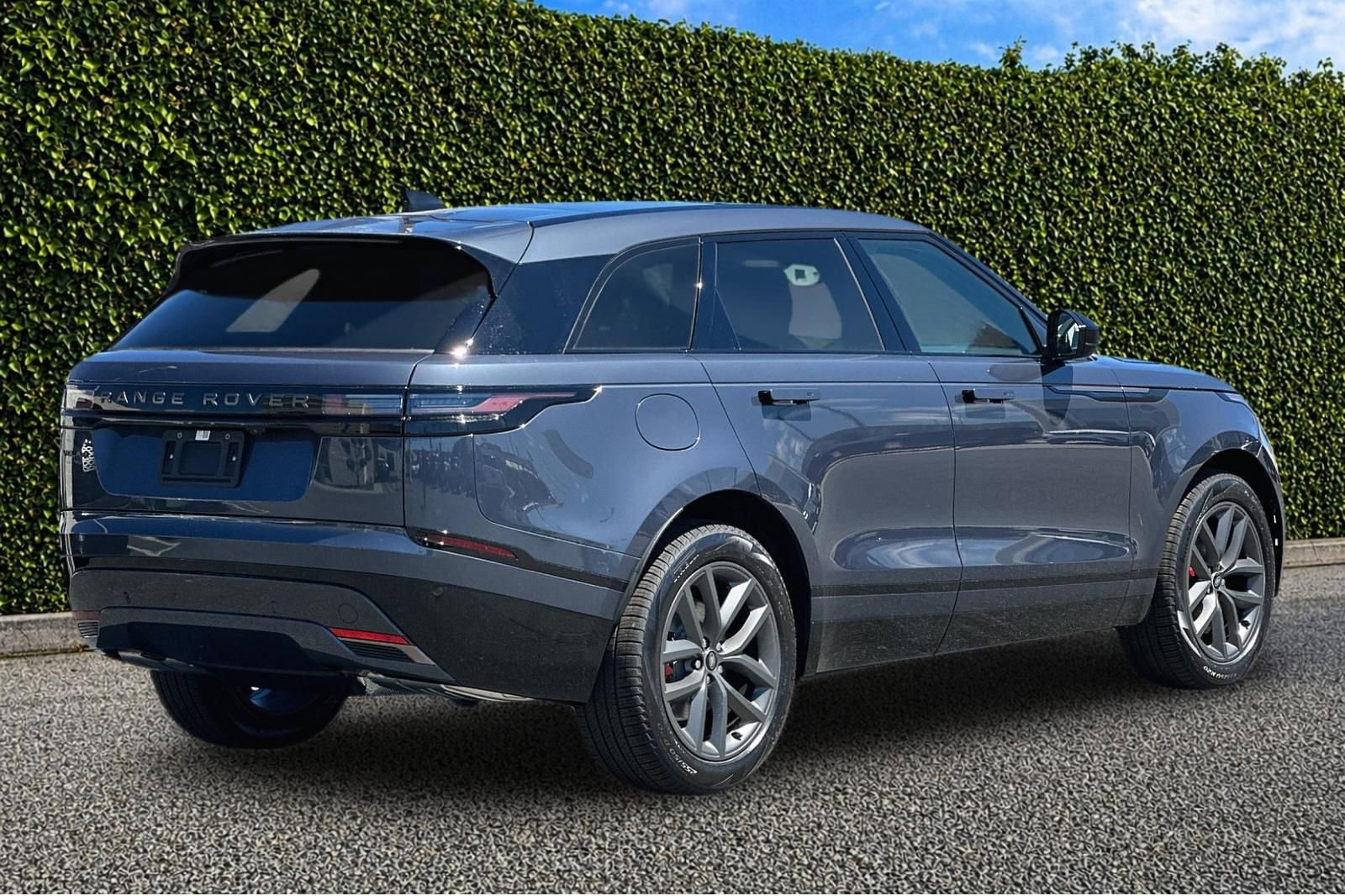 New 2024 Land Rover Range Rover Velar Dynamic SE AWD/4WD image 6
