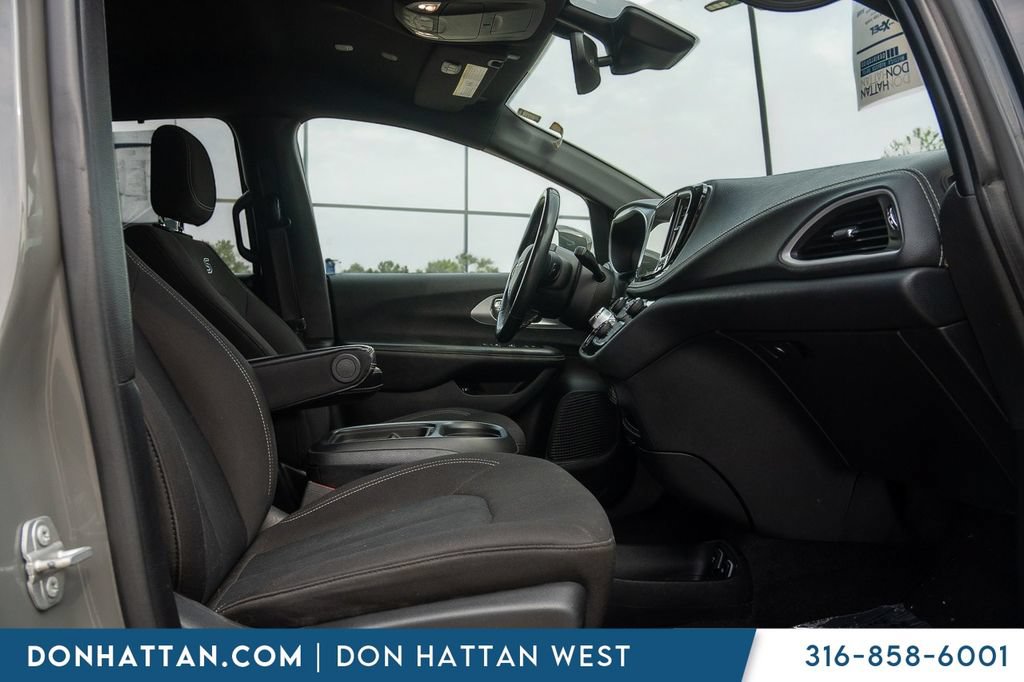 Used 2021 Chrysler Pacifica Touring w/ S Appearance Package FWD image 23