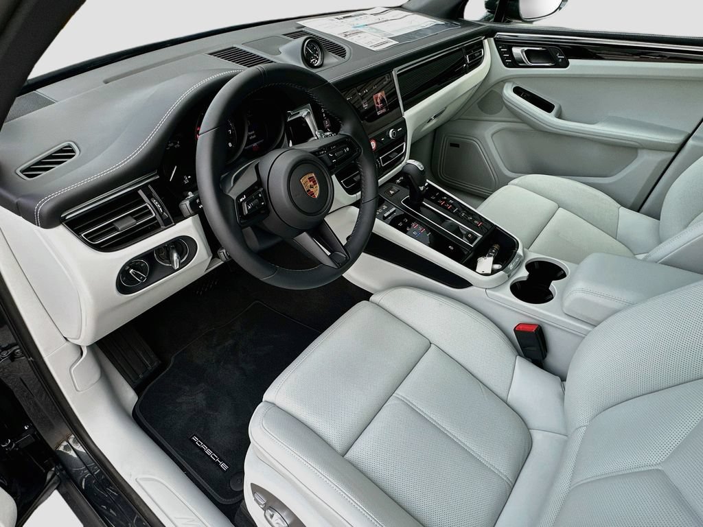 New 2026 Porsche Macan AWD/4WD image 4