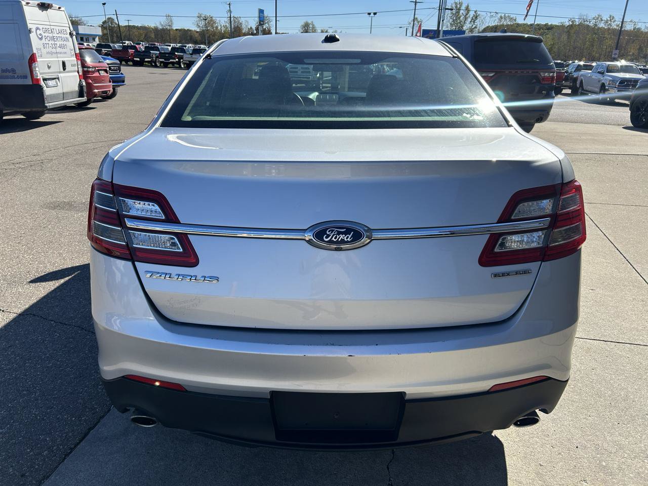 Used 2016 Ford Taurus SE FWD image 6