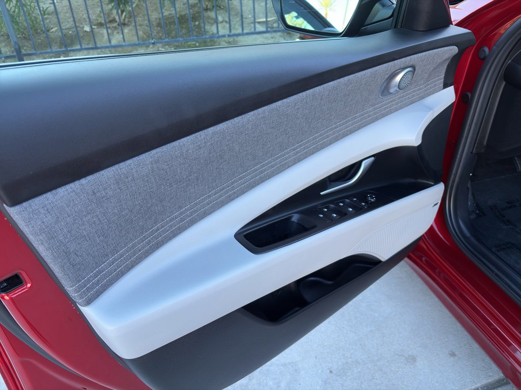 Used 2024 Hyundai Elantra Limited image 19