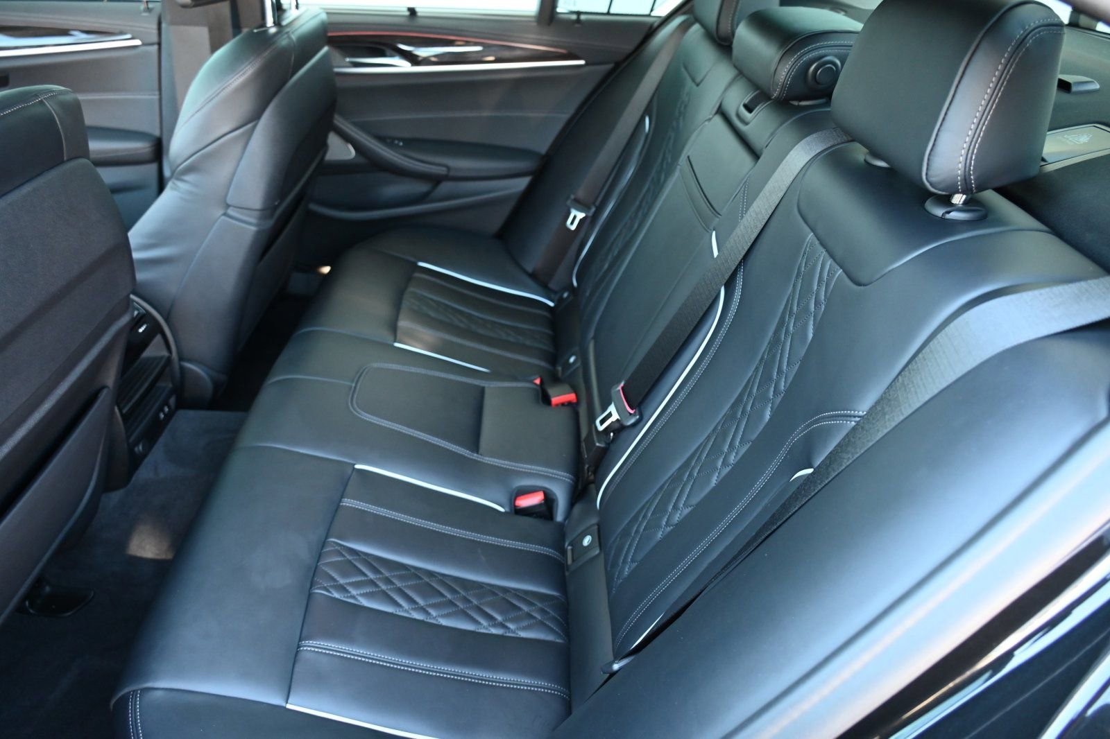 Certified 2022 BMW M550i xDrive w/ Executive Package image 10