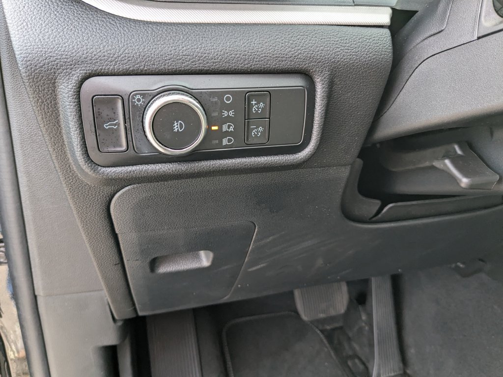 Used 2023 Ford Explorer XLT w/ Equipment Group 202A AWD/4WD image 26