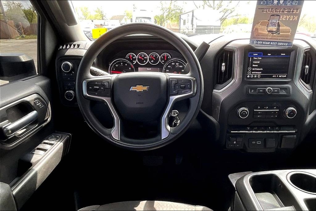 Used 2022 Chevrolet Silverado 2500 Custom w/ Custom Value Package image 5