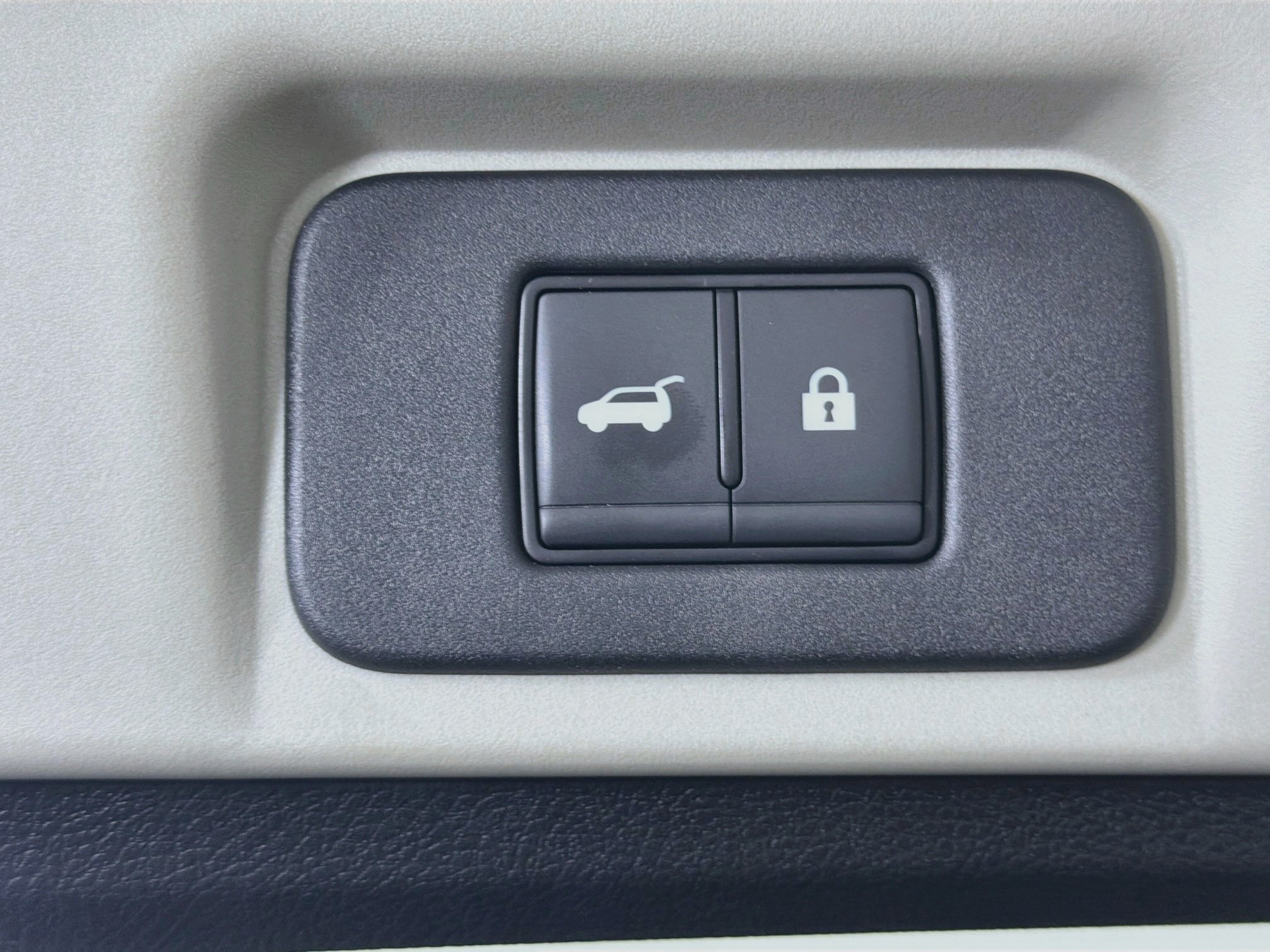 Used 2024 Nissan Ariya AWD image 31