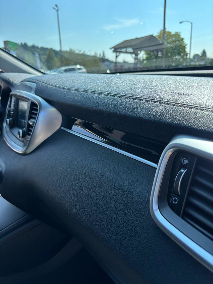 Used 2020 Kia Sorento AWD V6 image 29