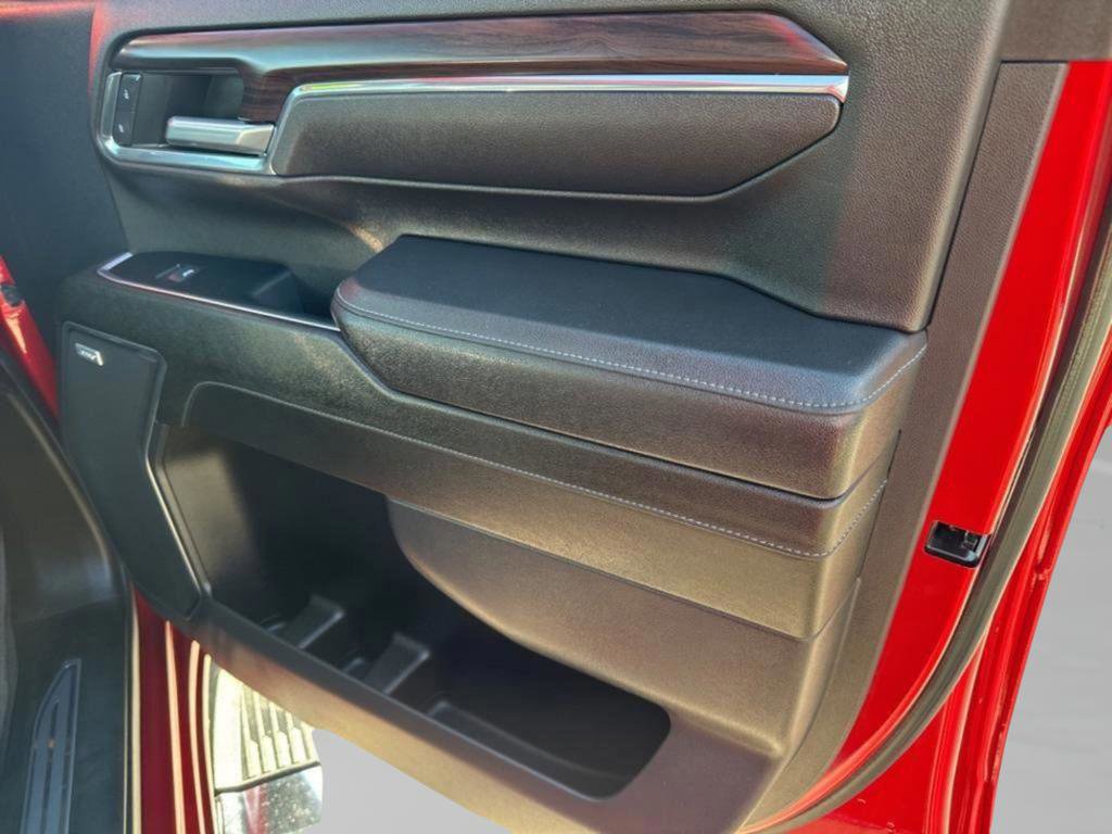 Used 2024 GMC Sierra 2500 SLT w/ SLT Premium Package image 38