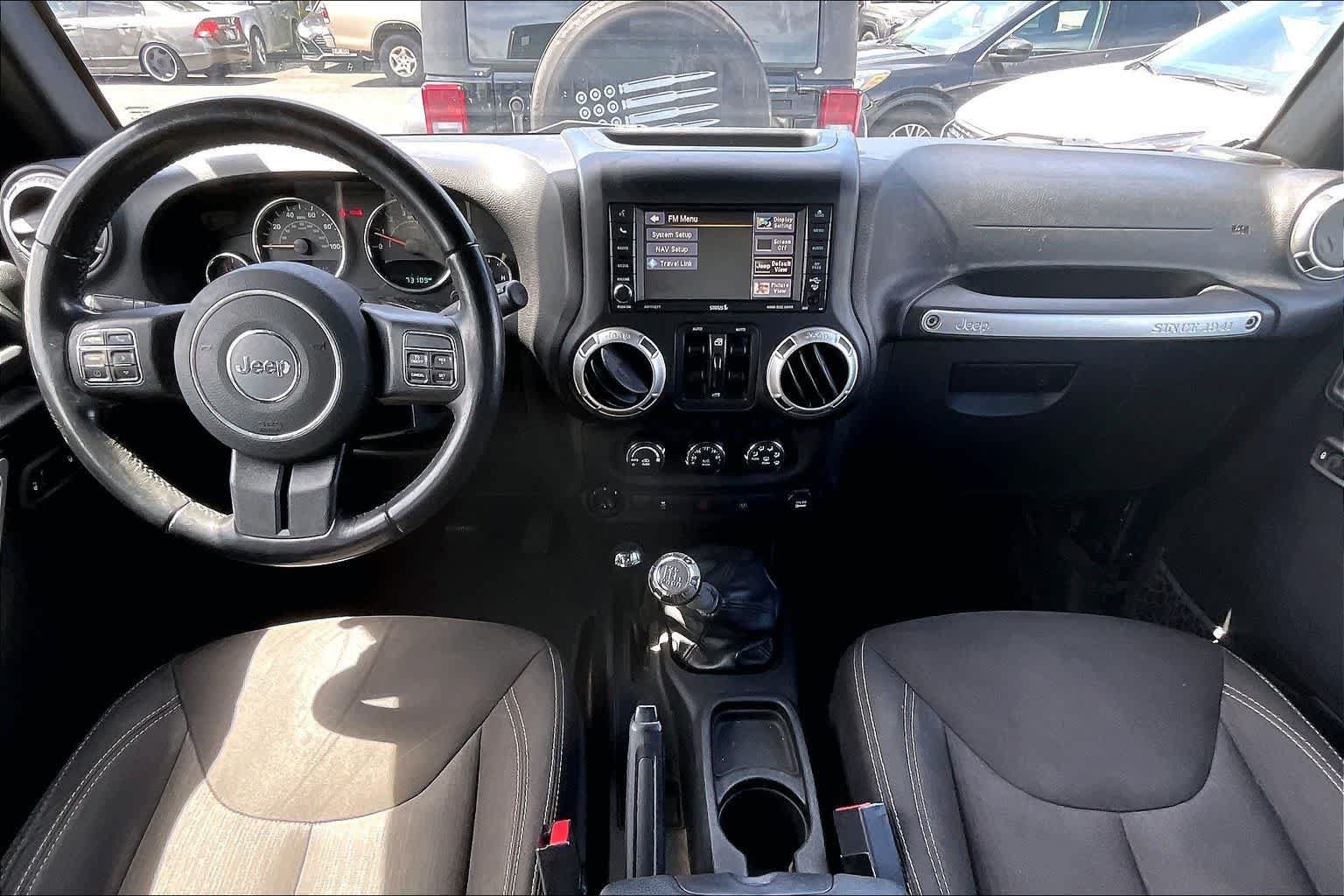 Used 2017 Jeep Wrangler Unlimited Sahara w/ Connectivity Group AWD/4WD image 10