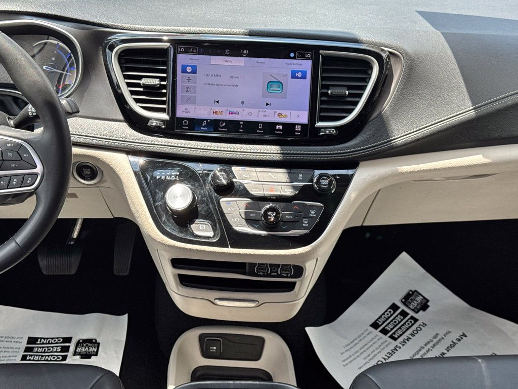 Used 2024 Chrysler Pacifica Limited FWD image 19
