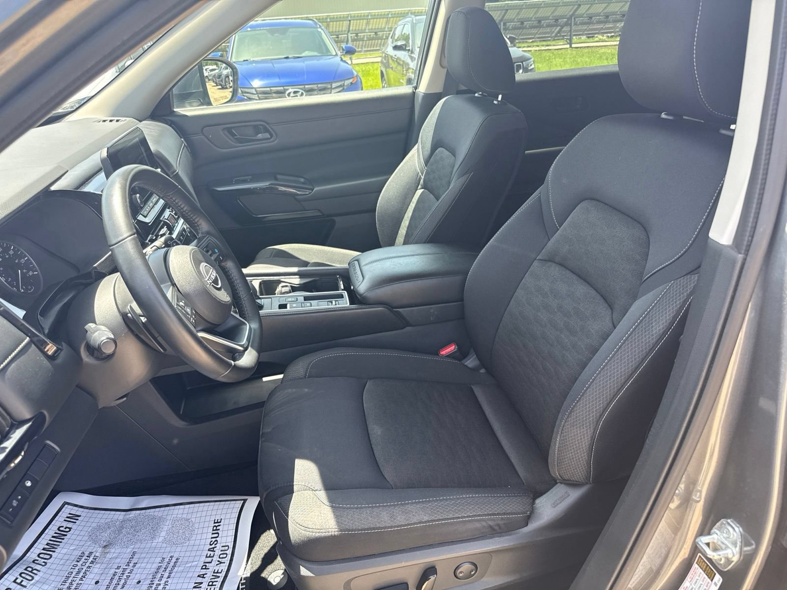 Used 2024 Nissan Pathfinder SV FWD image 12