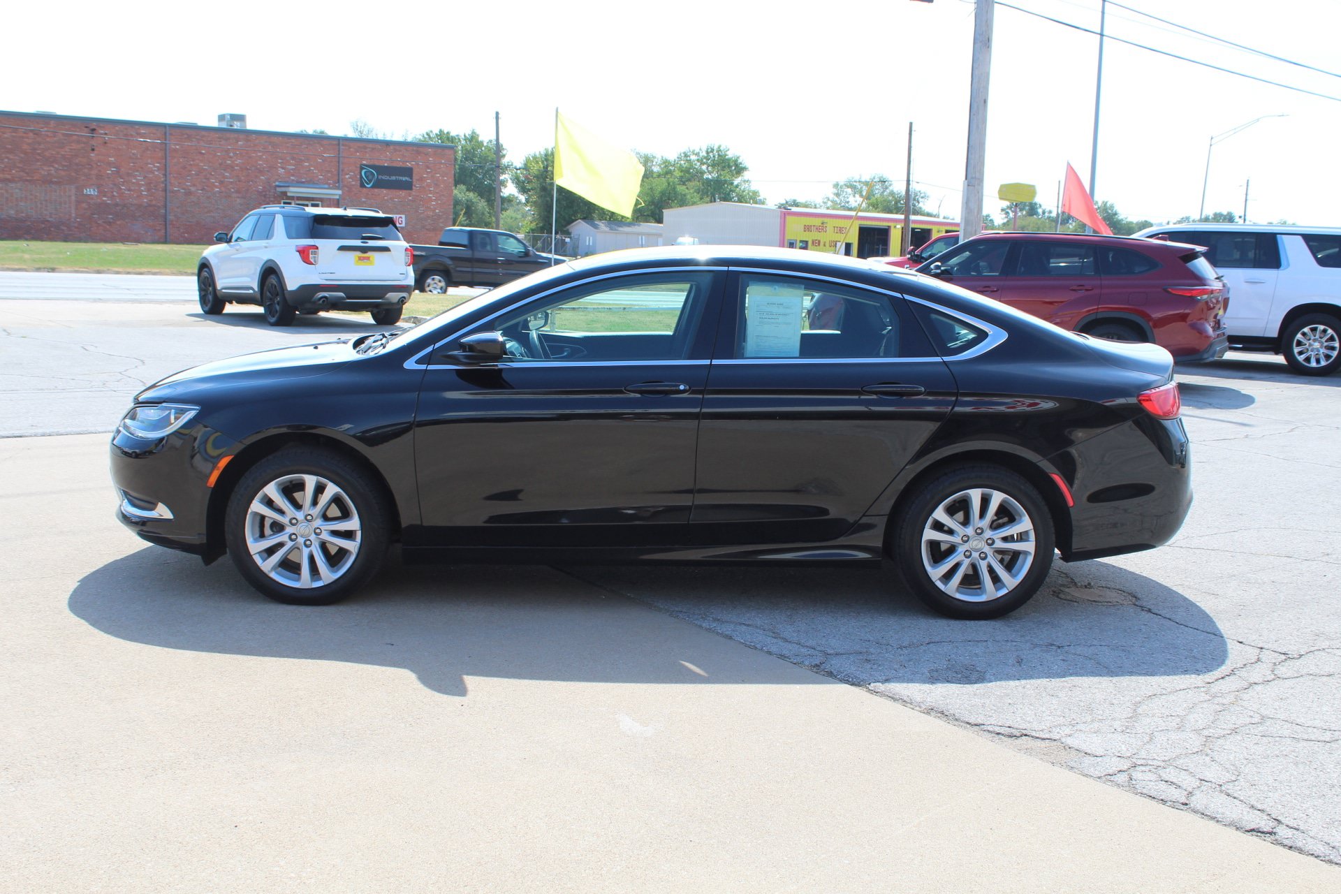 Used 2015 Chrysler 200 Limited FWD image 9
