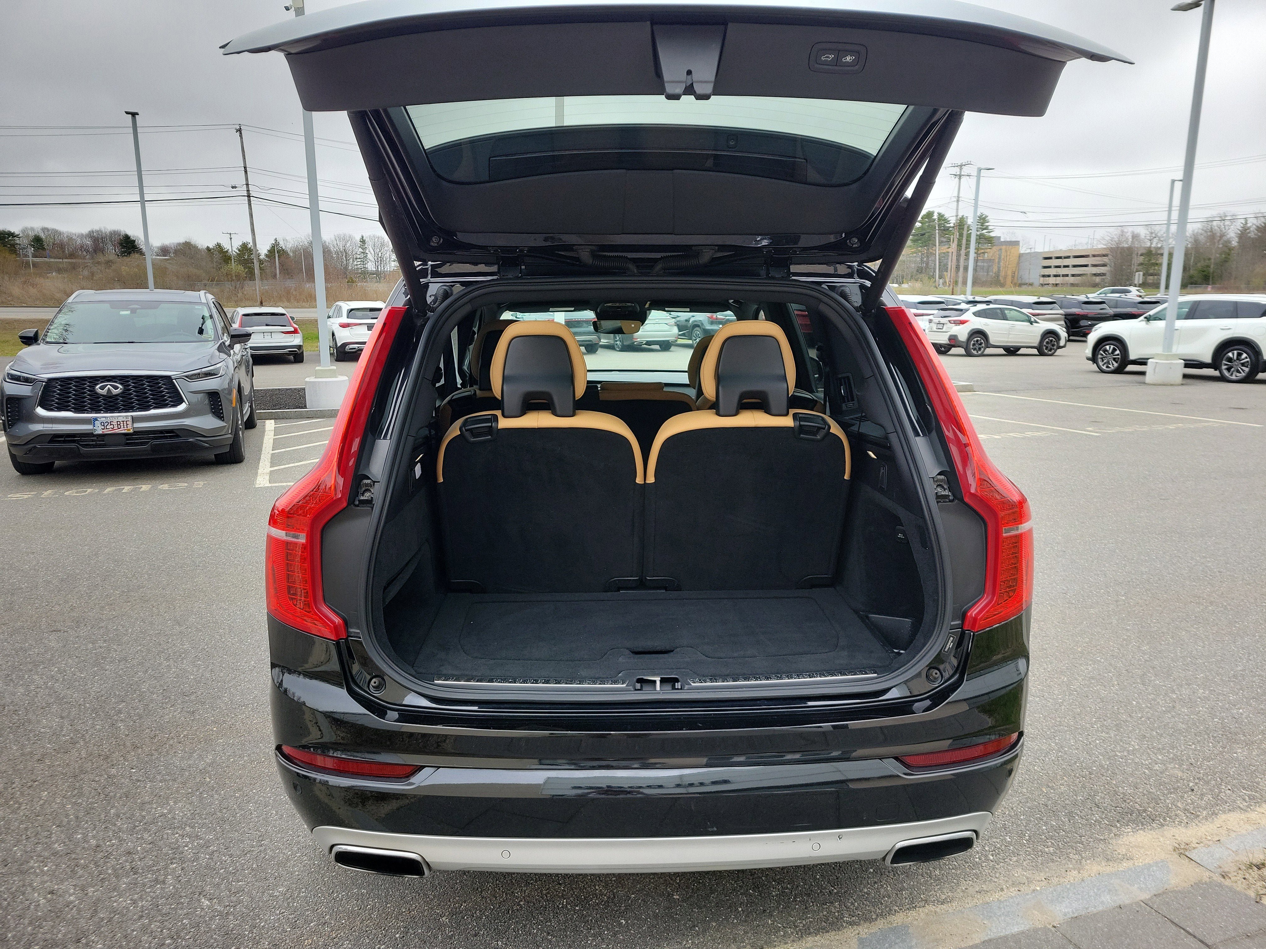 Used 2017 Volvo XC90 T6 Momentum w/ Vision Package AWD/4WD image 16