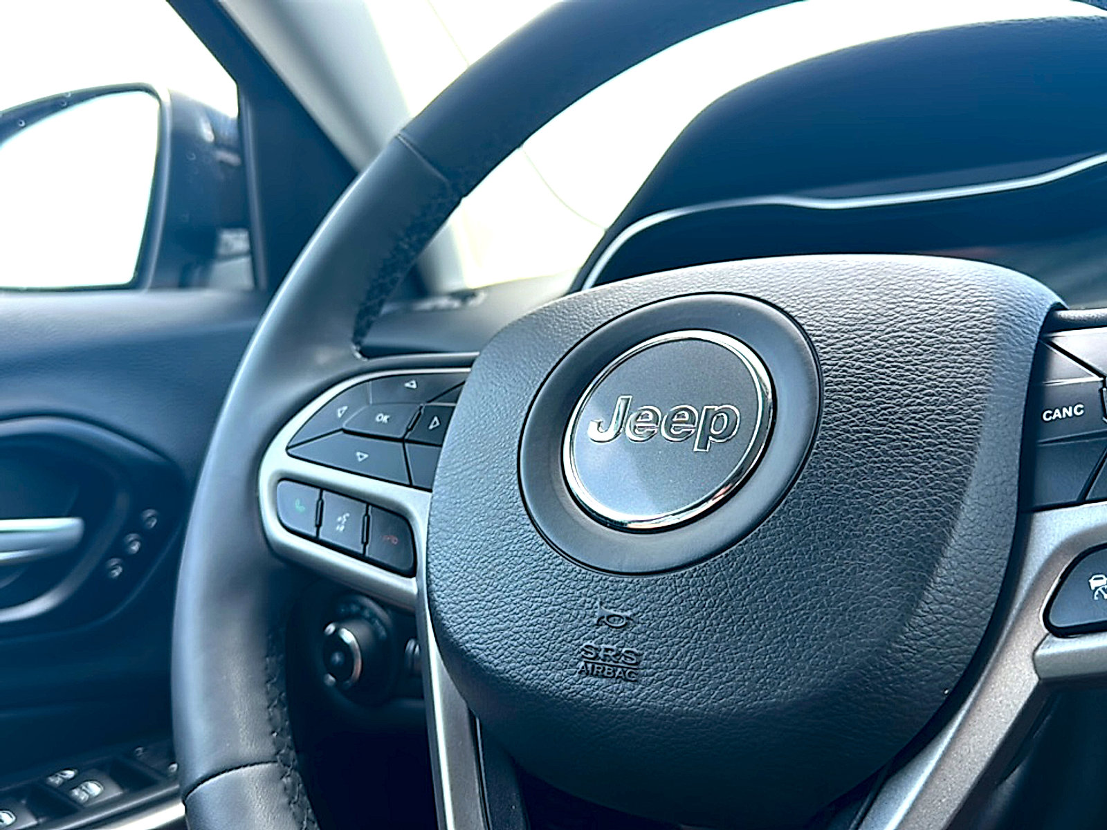 Used 2022 Jeep Cherokee Limited w/ Elite Package image 30